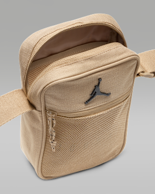Jordan Blacktop Festival Bag (1.4L). Nike SI